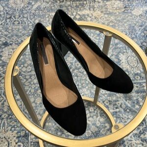 Tahari Heels